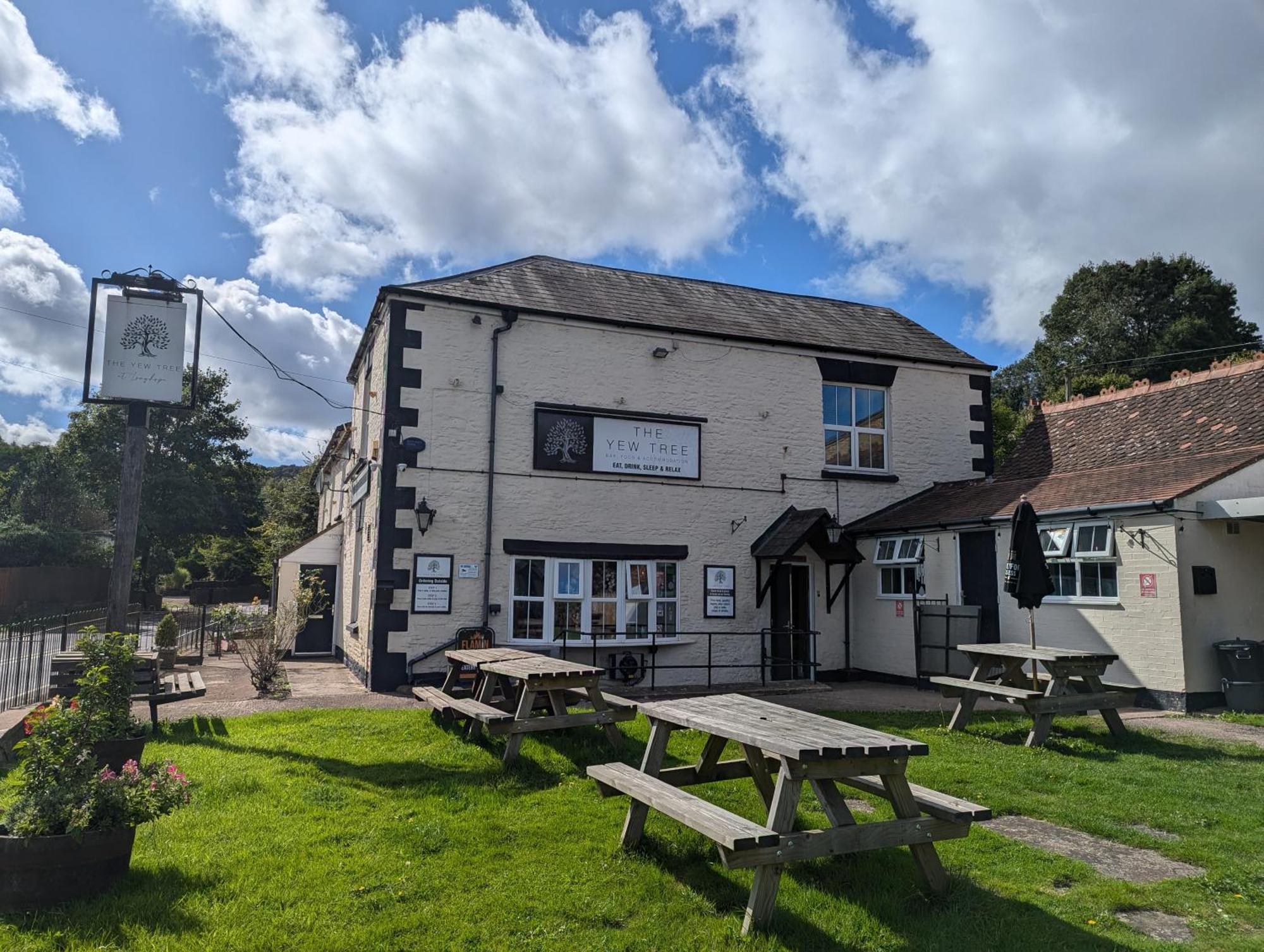 The Yew Tree At Longhopeモーテル エクステリア 写真